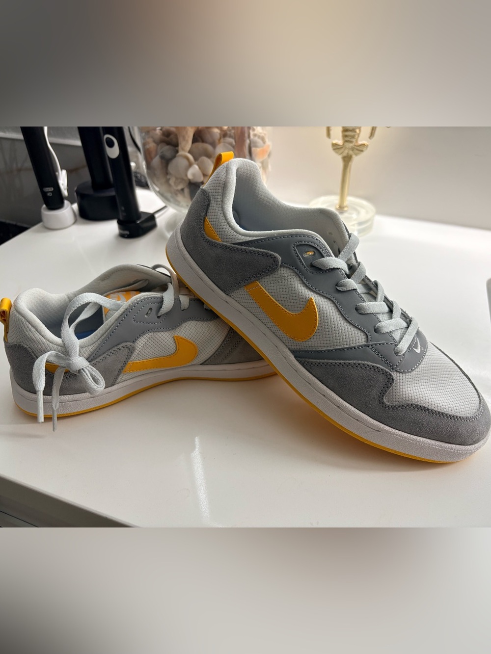 Nike- SB ALLEYOOP Men's Gray and Yellow Low-Top Sneakers